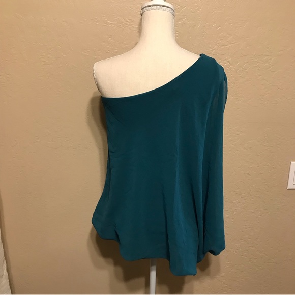 Bebe one shoulder Blouse - Picture 5 of 13